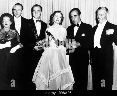 La 24e Academy Awards / 1952. Karl Malden, meilleur acteur dans un second rôle pour "Un tramway nommé désir". Humphrey Bogart, meilleur acteur pour "The African Queen". George Sanders, Ronald Colman, Bette Davis et Greer Garson. Banque D'Images