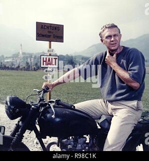 Titre original : The Great Escape. Titre en anglais : La grande évasion. Année : 1963. Réalisateur : JOHN STURGES. Stars : Steve MCQUEEN. Credit : MIRISCH/United Artists / Album Banque D'Images