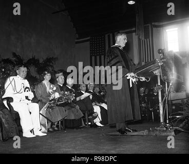 Le président américain, Franklin Roosevelt, la prestation de discours lors de l'acceptation d'un doctorat honorifique à l'Université catholique d'Amérique, Washington DC, USA, Harris & Ewing, 14 juin, 1933 Banque D'Images