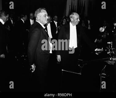 Le président américain, Franklin Roosevelt, et Procureur général Homer Cummings assistant à la conférence du ministère de la Justice sur le crime, la Continental Memorial Hall, Washington DC, USA, Harris & Ewing, 11 Décembre 1934 Banque D'Images