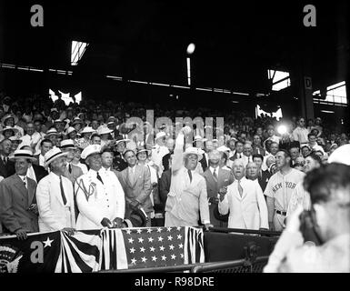 Le président américain, Franklin Roosevelt, jeter ce premier ballon avant de la Ligue Majeure de Baseball All-Star Game, Griffith Stadium, Washington DC, USA, Harris & Ewing, 7 juillet 1937 Banque D'Images