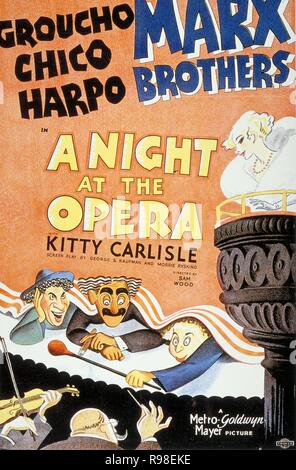 Titre original : A night at the Opera. Titre en anglais : UNE NUIT À L'opéra. Année : 1935. Réalisateur : SAM WOOD. Credit : M.G.M / Album Banque D'Images