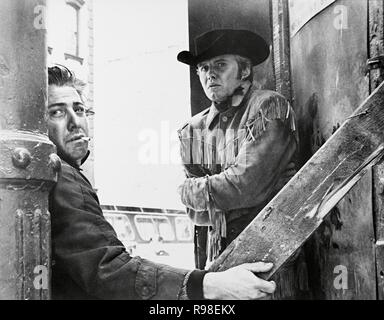 Titre original : Midnight Cowboy. Titre en anglais : Midnight Cowboy. Année : 1969. Réalisateur : JOHN SCHLESINGER. Stars : Dustin Hoffman, JON VOIGHT. Credit : United Artists / Album Banque D'Images