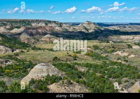 Dakota du Nord, Medora, Parc National Theodore Roosevelt, l'unité Sud, peint Canyon Overlook Banque D'Images