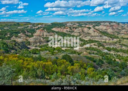 Dakota du Nord, Medora, Parc National Theodore Roosevelt, l'unité Sud, peint Canyon Overlook Banque D'Images