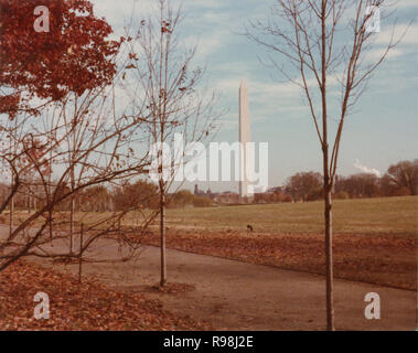 Février 1985 vintage photo, vue sur le Monument de Washington à Washington, DC. SOURCE : photographie originale Banque D'Images