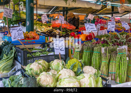 Venise, Italie - 22 mars 2018 : des légumes au marché du Rialto à Venise Banque D'Images