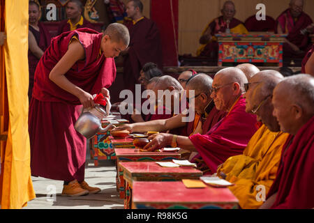 Leh, Inde - 21 juin 2017 : Yuru Kabgyat festival bouddhiste à Lamayuru Gompa, Ladakh. Monastère de Lamayuru festival est une cérémonie bouddhiste avec tan Banque D'Images