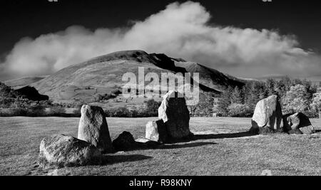 Le cercle de pierres de Castlerigg et Blencathra en mono, Cumbria, Angleterre Banque D'Images