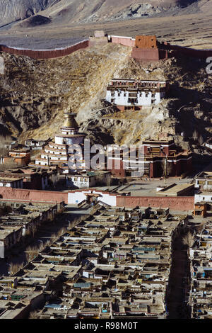 Gyantse, Préfecture de Shigatsé, dans la région autonome du Tibet, Chine : Sommaire des Monastère Palcho ou monastère Pelkor Chode la plupart du temps construit pendant le 15ème cen Banque D'Images