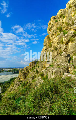 Vue sur les falaises sur les pentes du Mont Carmel, et la région de la côte du Carmel. Le Nord d'Israël Banque D'Images