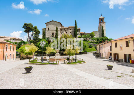 Greccio, Italie. La très petite ville médiévale dans la région du Lazio, célèbre pour le sanctuaire catholique de Saint François Banque D'Images