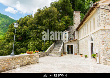 Greccio, Italie. hermitage culte érigé par Saint François d'assise dans la Vallée Sacrée. Dans ce monastère, le saint a donné naissance à la première nat vivant Banque D'Images
