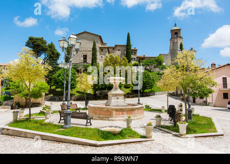 Greccio, Italie. La très petite ville médiévale dans la région du Lazio, célèbre pour le sanctuaire catholique de Saint François Banque D'Images