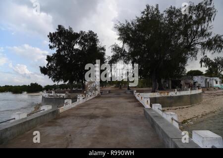 L'île d'IBO. Les bâtiments de pierre et les ruines sont à partir de l'an 1500 - à partir de l'île a été utilisée comme un bastion militaire portugais et port des esclaves. Banque D'Images