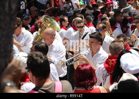 Marching Band dans la procession à Los Caballos del Vino Caravaca de la Cruz Banque D'Images