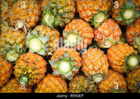 Fruits ananas frais texture background / ananas fruits tropicaux du jardin à vendre sur le marché Banque D'Images