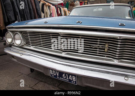 Londres, Angleterre - le 28 avril 2018. 1964 Ford Galaxie lors de l'assemblée annuelle et exposition de voitures classiques du marché de vêtements vintage à Kings Cross, Londres, Angleterre, Banque D'Images