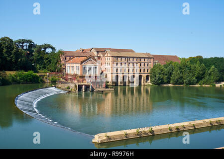 Ancienne usine Brusson Jeune complexe à côté de la rivière Tarn à Villemur sur Tarn France Banque D'Images