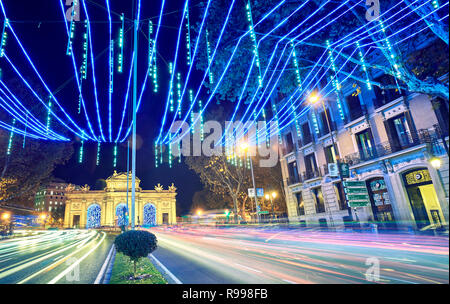 Les lumières de Noël à Puerta de Alcal‡ square. Madrid. L'Espagne. Banque D'Images