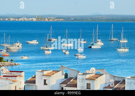 Port d'Alcudia, principal centre touristique dans le nord de Majorque, Espagne. Banque D'Images