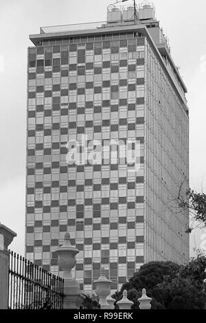 MONTERREY, NL/MEXIQUE - NOV 10, 2003 : avis du Condominio Acero, à la Macroplaza Banque D'Images