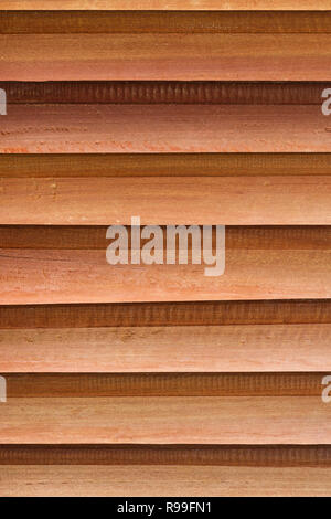 Image de fond verticale de panneaux de bois brun qui se chevauchent Banque D'Images