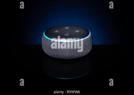 Amazon Dot Echo V3 Gray Banque D'Images