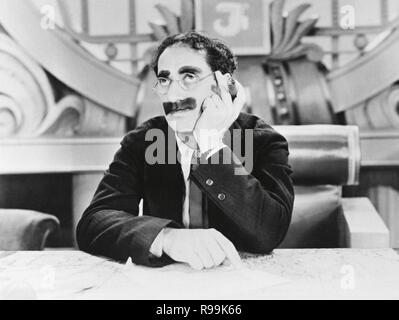 Titre original : DUCK SOUP. Titre en anglais : DUCK SOUP. Année : 1933. Directeur : LEO MCCAREY. Stars : Groucho Marx. Credit : PARAMOUNT PICTURES / Album Banque D'Images