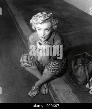 Titre original : Clash by night. Titre en anglais : Clash by night. Année : 1952. Directeur : FRITZ LANG. Stars : MARILYN MONROE. Credit : RKO / BACHRACH, ERNEST / Album Banque D'Images