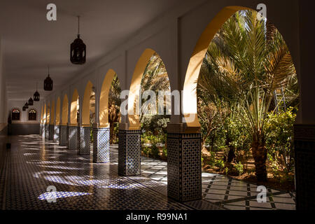 Le Maroc, Province d'Errachidia, Rissani, mausolée alaouite de Moulay Ali Cherif, colonnade Banque D'Images