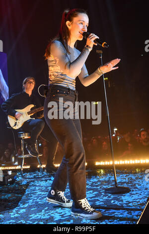 Sigrid l'exécution au cours de l'Ellie Goulding rues de Londres de la collecte de fonds, à l'arène de l'ESS à Wembley, Londres Banque D'Images