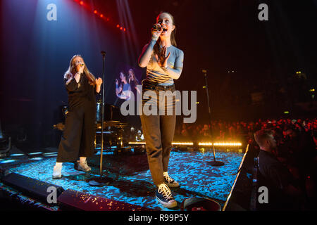 Sigrid l'exécution au cours de l'Ellie Goulding rues de Londres de la collecte de fonds, à l'arène de l'ESS à Wembley, Londres Banque D'Images