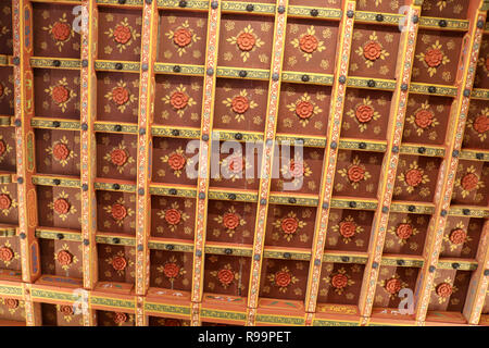 Le plafond décoré de Patwon Ki Haveli, Jaisalmer, Rajasthan. Le premier d'entre ces havelis a été commandé et construit en l'an 1805. Banque D'Images