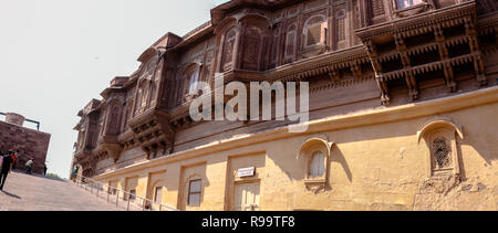 L'extérieur de Fort Mehrangarh. Fort de Mehrangarh ou Mehran, situé à Jodhpur, Rajasthan, est l'un des plus grands forts de l'Inde. Banque D'Images