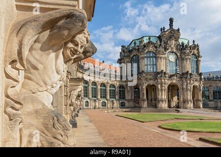 Le Pavillon du Carillon (Glockenspielpavillon) dans le palais Zwinger un célèbre palace à Dresde, Allemagne. Banque D'Images