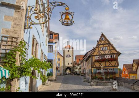 Vue sur la célèbre ville historique de Siebers Tower, Plonlein Kobolzell et Gate à Rothenburg ob der Tauber, Franconia, Bavaria Allemagne. Banque D'Images