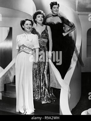 Custome par Adrian. Film Original Titre : LES FEMMES. Titre en anglais : LES FEMMES. Année : 1939. Réalisateur : GEORGE CUKOR. Stars : Norma Shearer, Joan Crawford, Rosalind Russell. Credit : M.G.M. / Album Banque D'Images