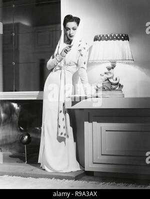 Custome par Edith Head. Titre original : PRIS DANS LE PROJET. Titre en anglais : PRIS DANS LE PROJET. Année : 1941. Directeur : DAVID BUTLER. Stars : Dorothy Lamour. Credit : PARAMOUNT PICTURES / Album Banque D'Images