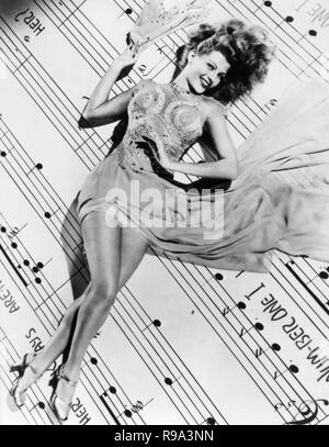 Titre original : Cover girl. Titre en anglais : Cover girl. Année : 1944. Réalisateur : CHARLES VIDOR. Stars : Rita Hayworth. Credit : Columbia Pictures / Album Banque D'Images