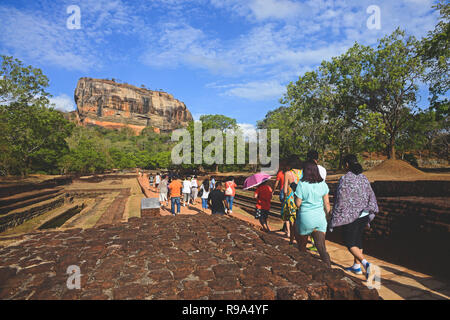 Sigiriya ou Sinhagiri, ancienne forteresse rock situé dans le nord du district de Matale, près de la ville de Dambulla dans la province centrale, au Sri Lanka. Banque D'Images