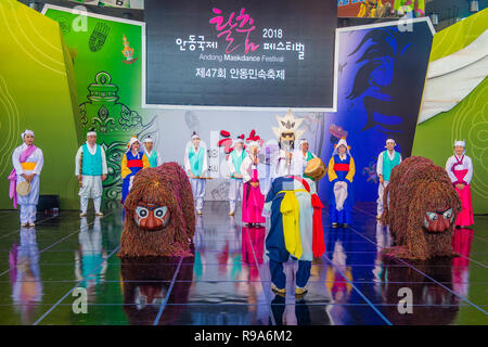 ANDONG , CORÉE DU SUD - OCT 01 : acteurs effectuant les traditinal Maskdance coréen à Andong Corée du Sud, le 01 octobre 2018 , le festival il Maskdance Banque D'Images