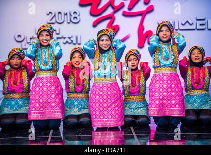 Des danseurs indonésiens qui dansent le traditionnel Ratoh Jrooe au festival de danse Mask à Andong, en Corée du Sud Banque D'Images