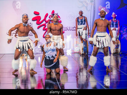 Des danseurs sud-africains d'Amazebra folklore Dance ensemble se produisent au festival de la danse maskdance qui s'est tenu à Andong, en Corée du Sud Banque D'Images