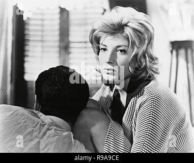 Film Original Titre : L' AVVENTURA. Titre anglais : L' AVVENTURA. Année : 1960. Directeur : Michelangelo Antonioni. Stars : Monica Vitti. Credit : PRODUZIONE CINEMATOGRAFICHE EUROPEE / Album Banque D'Images