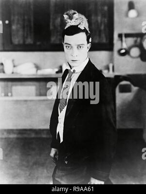 Film Original Titre : La bouilloire chambre. Titre en anglais : THE ELECTRIC HOUSE. Année : 1922. Directeur : Buster Keaton, Edward F. Cline. Stars : Buster Keaton. Credit : Buster Keaton PROD. / Album Banque D'Images