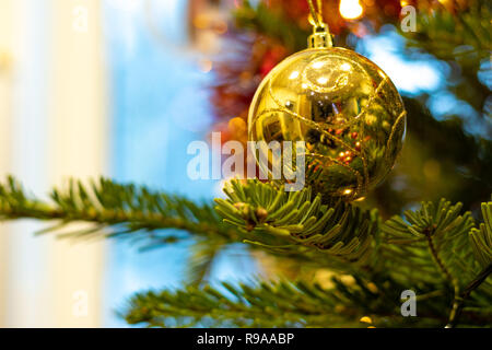 Arbre de Noël coloré décoration 2019 Banque D'Images