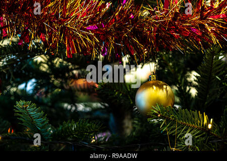 Arbre de Noël coloré décoration 2019 Banque D'Images