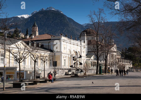 MERANO, ITALIE - février 26, 2018 : le style Art Nouveau de l'hôtel Kurhaus est maintenant un centre de congrès à Merano conçu par l'architecte Friedrich Ohmann Banque D'Images