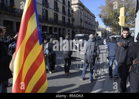 Barcelone, Espagne. Dec 21, 2018. Une vue générale de la rue de Barcelone au cours de la réunion du conseil des ministres à Barcelone, Espagne, le vendredi 21 décembre 2018 Credit : CORDON PRESS/Alamy Live News Banque D'Images